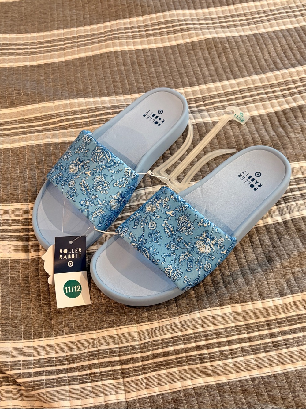 NWT Roller Rabbit Women's 11/12 Light Blue Paisley Slide Sandals